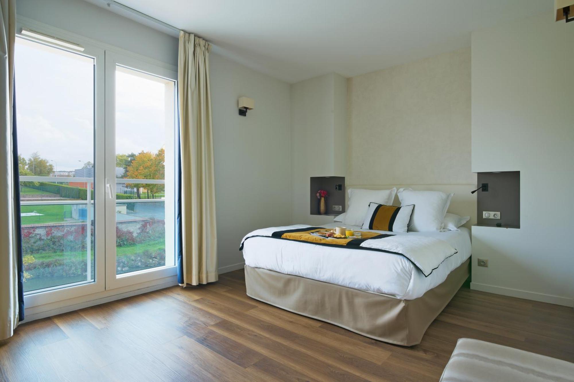 Les Suites - Konine 4 - Hotel & Bar & Restaurant Montceau-les-Mines Kültér fotó